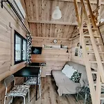 Semesterbostad Cudnie Tu - Wdzydze
